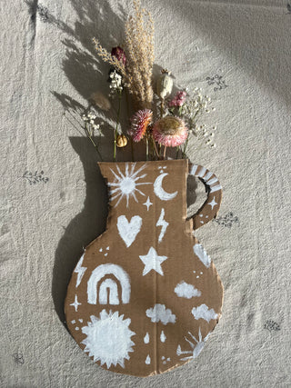 Vaas of mand met bloemen
